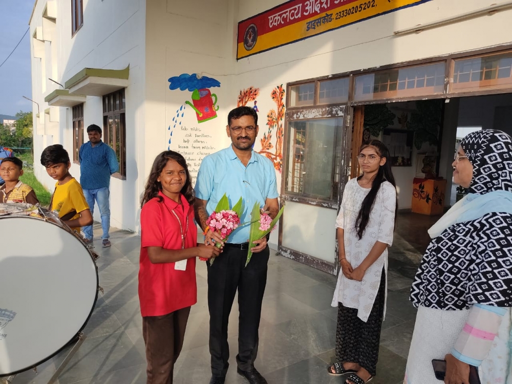 DOTWD Shri Hirendra Kushwah Visited School